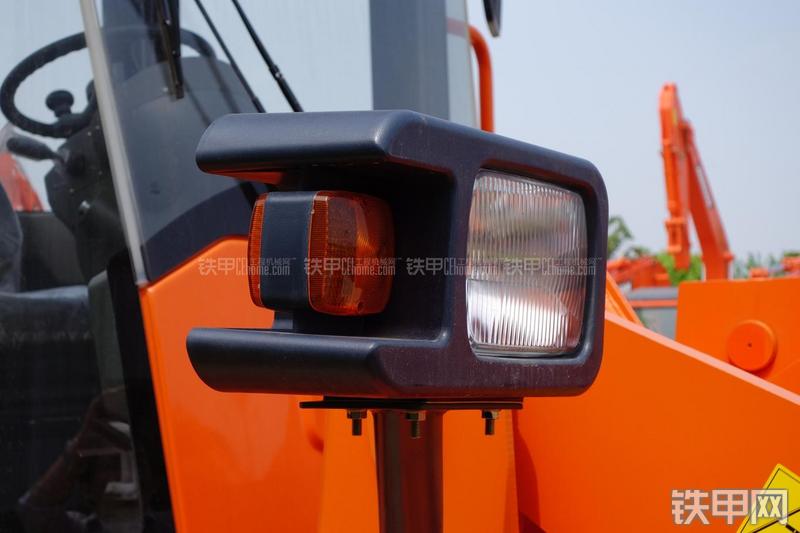 迪万伦DL301装载机局部