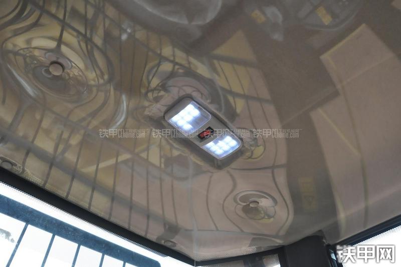 成工ZL50D-3装载机局部