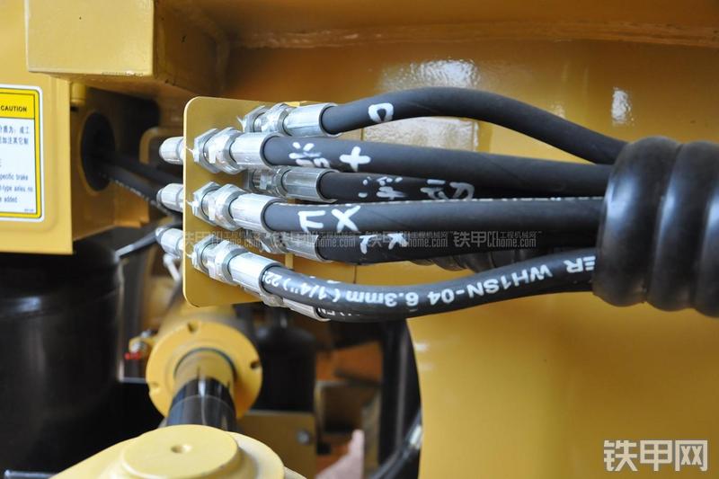 成工ZL50D-3装载机局部