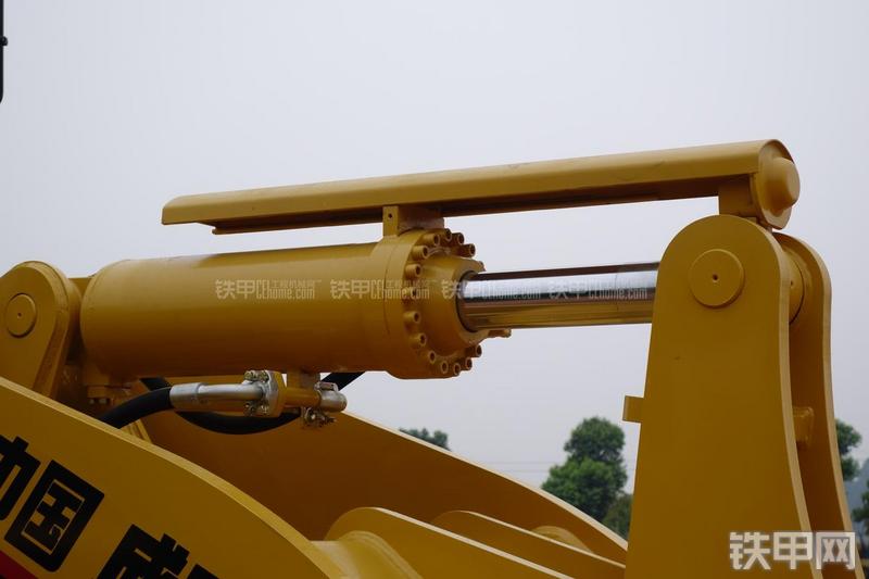 成工ZL50D-3装载机局部