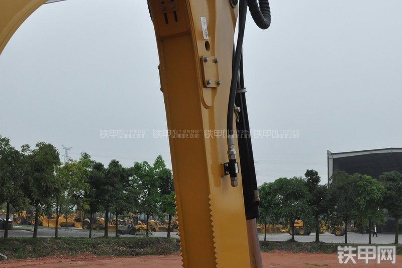 成工866HTC(可伸缩挖掘臂)挖掘装载机局部