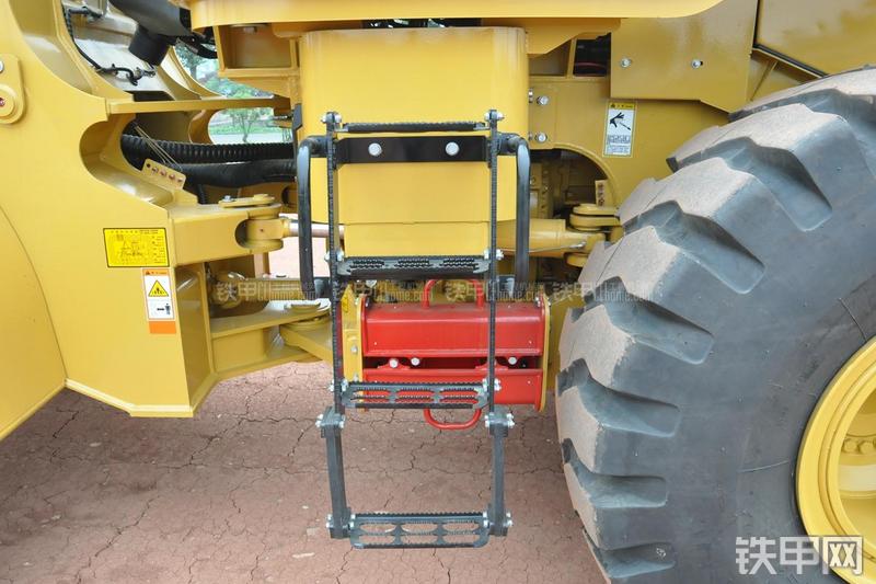 成工ZL50D-3装载机局部