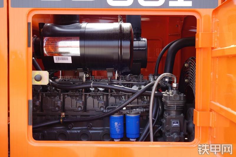 迪万伦DL301装载机局部