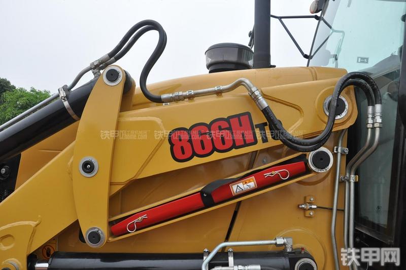 成工866HTC(可伸缩挖掘臂)挖掘装载机局部