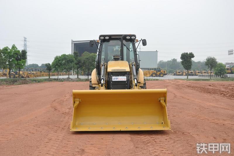 成工866HTC(可伸缩挖掘臂)挖掘装载机整机外观