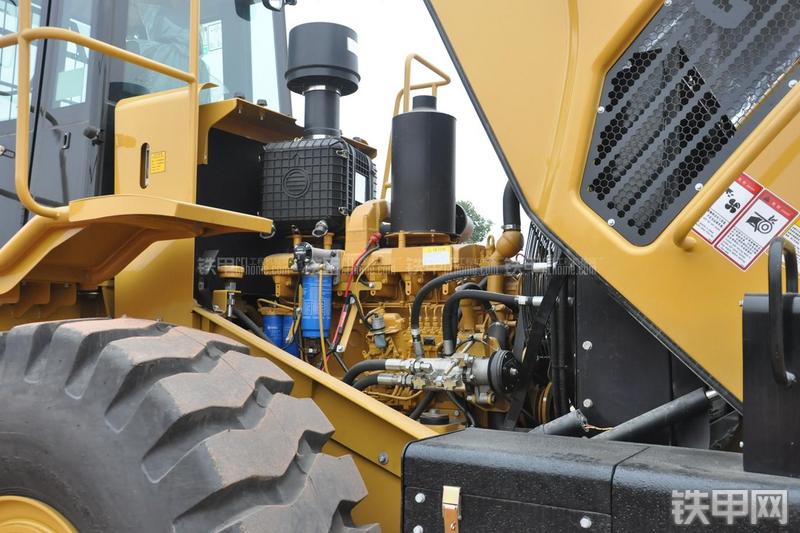 成工ZL50D-3装载机局部