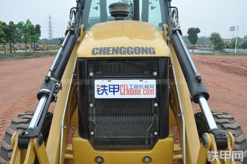 成工866HTC(可伸缩挖掘臂)挖掘装载机局部