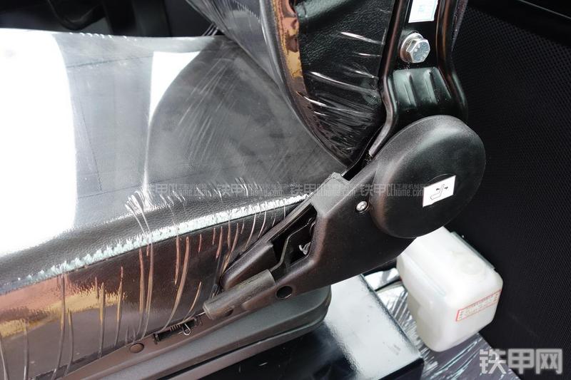 成工ZL50D-3装载机局部