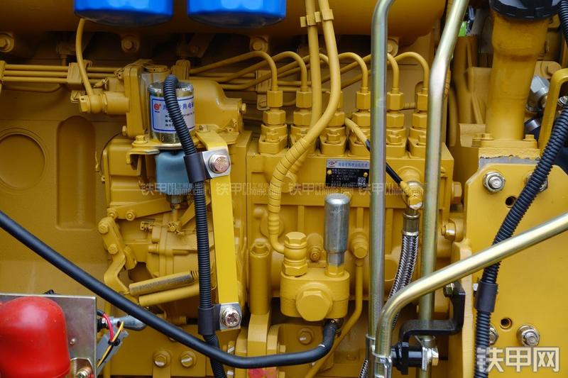 成工ZL50D-3装载机局部