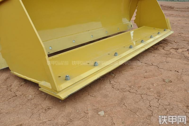 成工866HTC(可伸缩挖掘臂)挖掘装载机局部