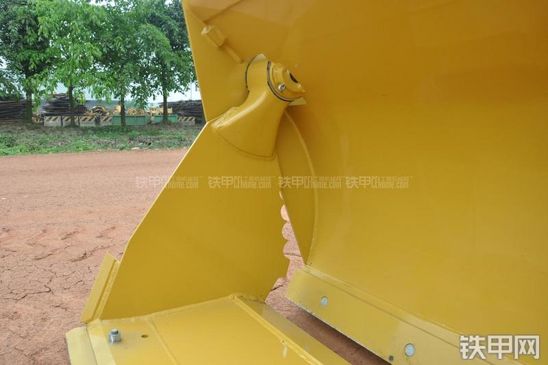 成工866HTC(可伸缩挖掘臂)挖掘装载机局部