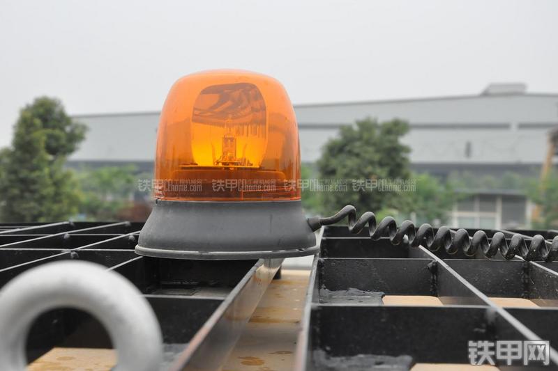 成工ZL50D-3装载机局部