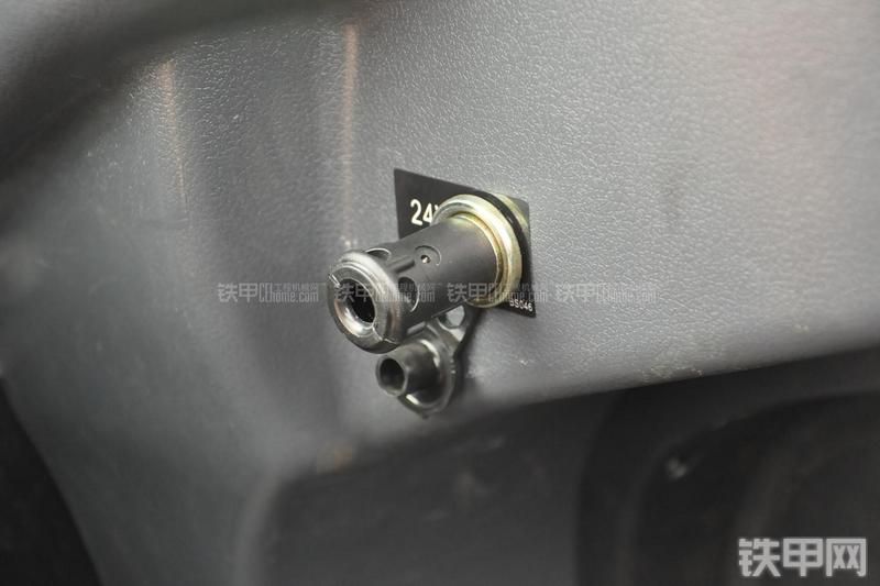 成工ZL50D-3装载机局部