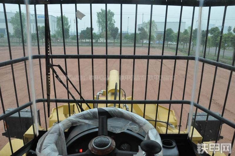 成工ZL50D-3装载机局部