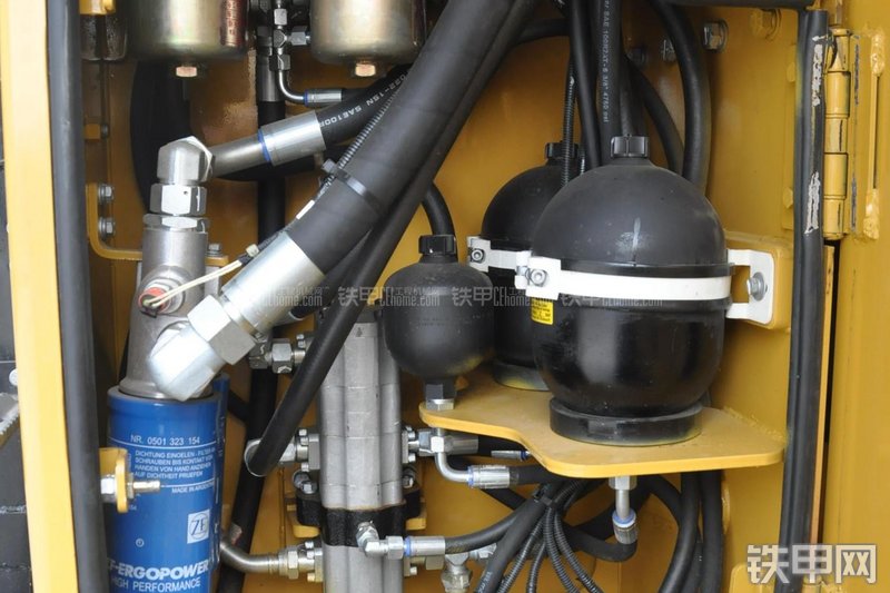 成工CG990H装载机局部