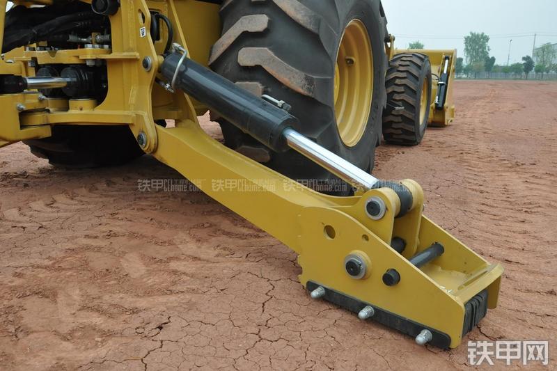 成工866HTC(可伸缩挖掘臂)挖掘装载机局部