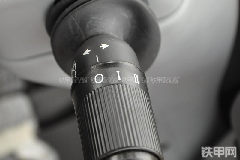 成工866HTC(可伸缩挖掘臂)挖掘装载机局部