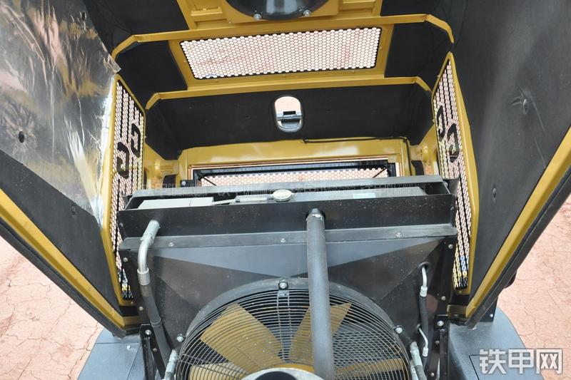 成工ZL50D-3装载机局部