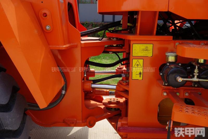 迪万伦DL301装载机局部