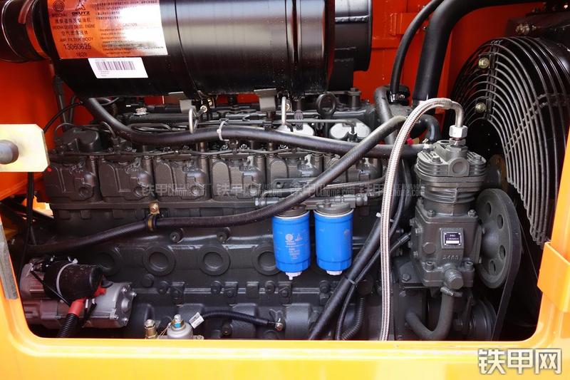 迪万伦DL301装载机局部