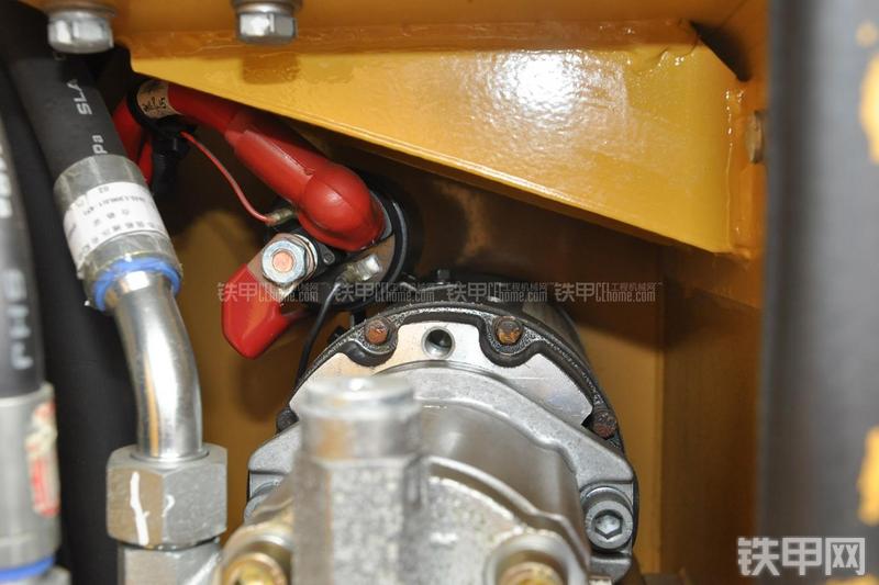 成工CG990H装载机局部