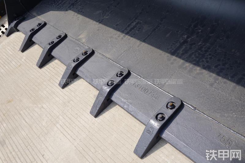 迪万伦DL301装载机局部