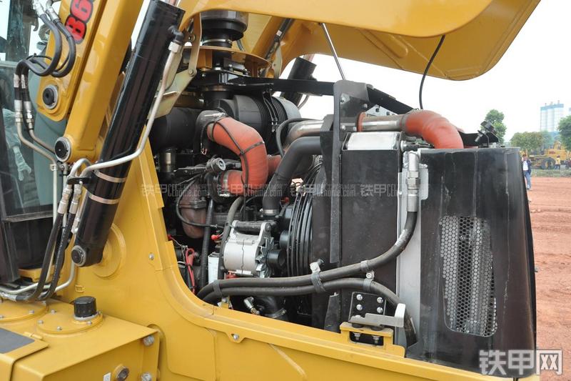 成工866HTC(可伸缩挖掘臂)挖掘装载机局部