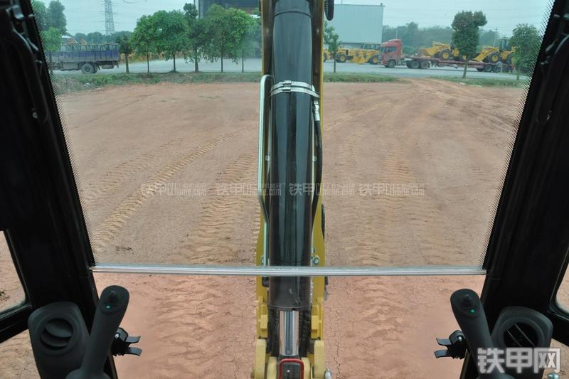 成工866HTC(可伸缩挖掘臂)挖掘装载机局部