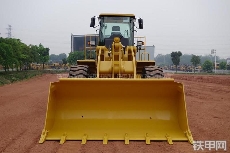 成工ZL50D-3装载机整机外观