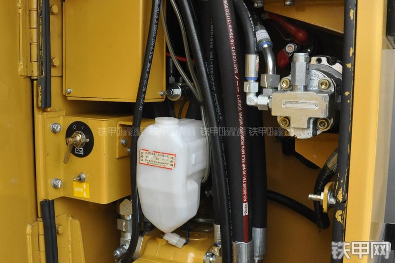 成工CG990H装载机局部