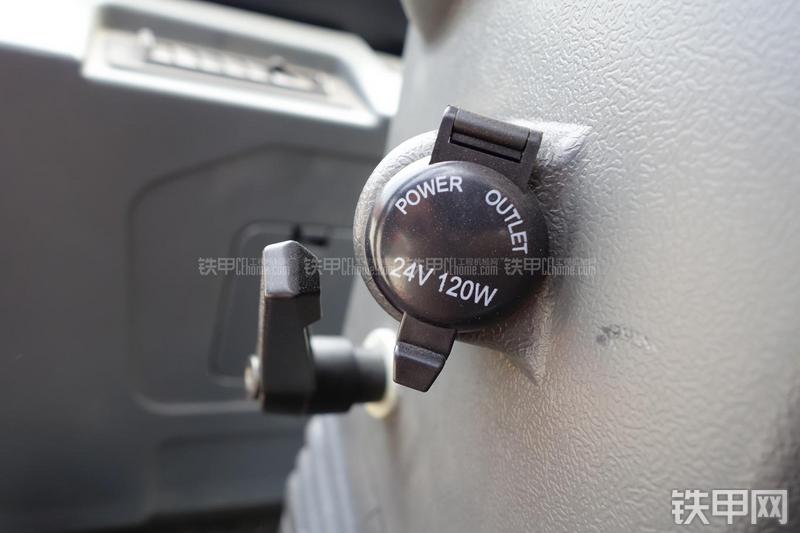 迪万伦DL301装载机局部