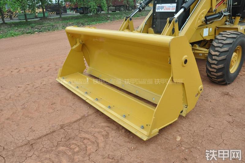 成工866HTC(可伸缩挖掘臂)挖掘装载机局部