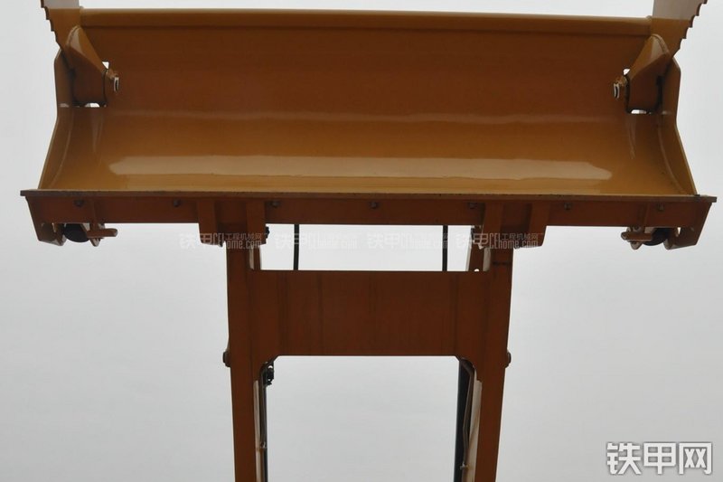 成工866HTC(可伸缩挖掘臂)挖掘装载机局部