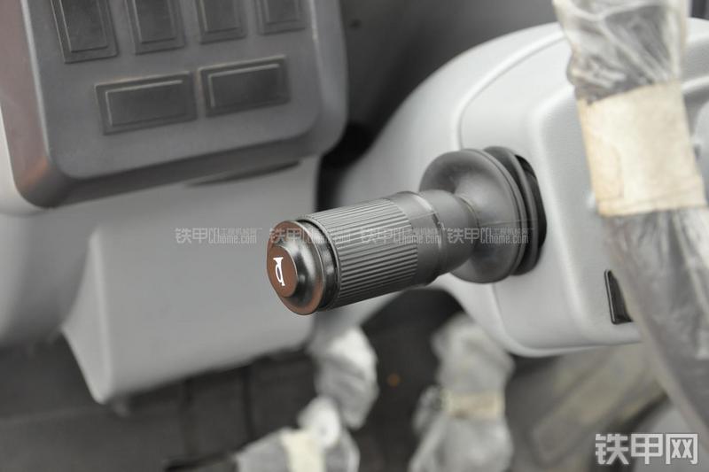 成工866HTC(可伸缩挖掘臂)挖掘装载机局部