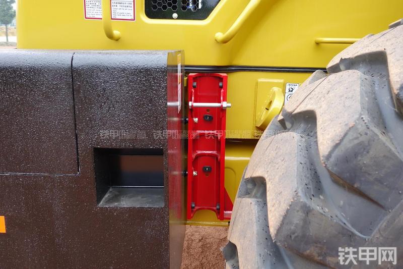 成工ZL50D-3装载机局部