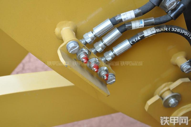 成工ZL50D-3装载机局部