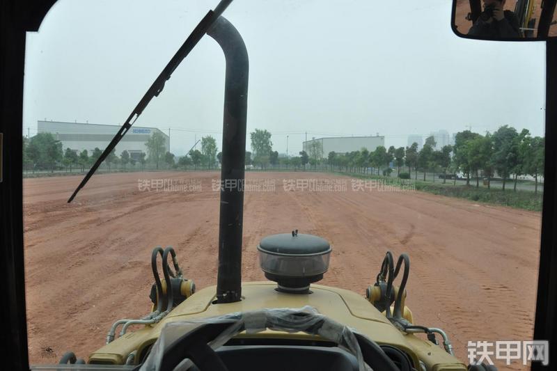 成工866HTC(可伸缩挖掘臂)挖掘装载机局部