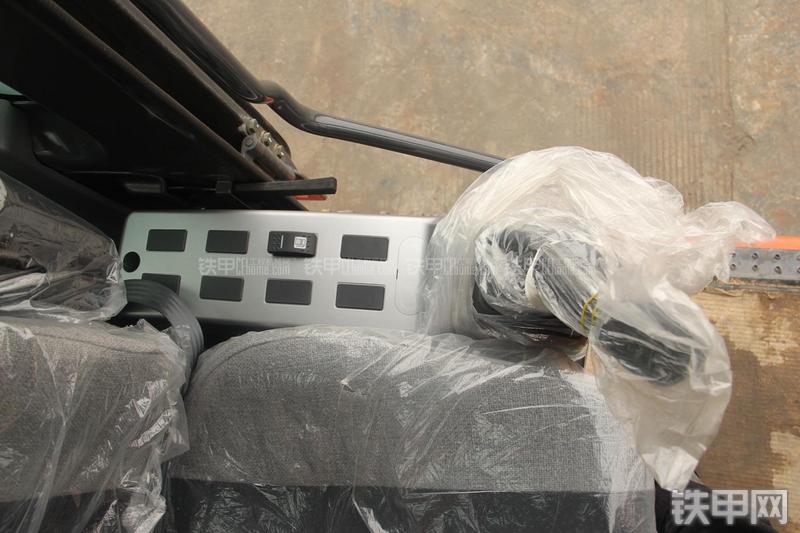 迪万伦DX300LC挖掘机局部