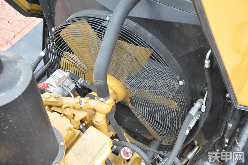 成工ZL50D-3装载机局部