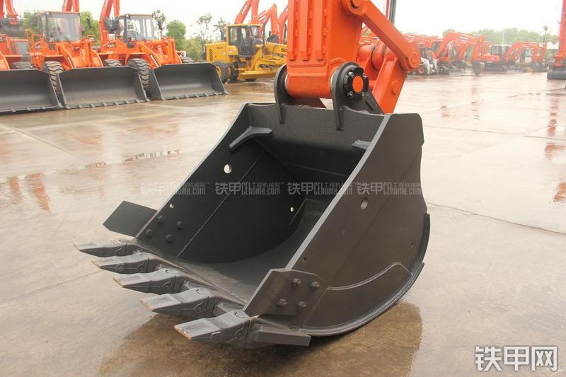 迪万伦DX300LC挖掘机局部