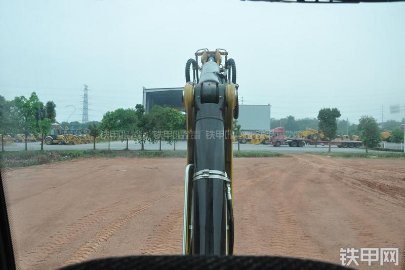 成工866HTC(可伸缩挖掘臂)挖掘装载机局部