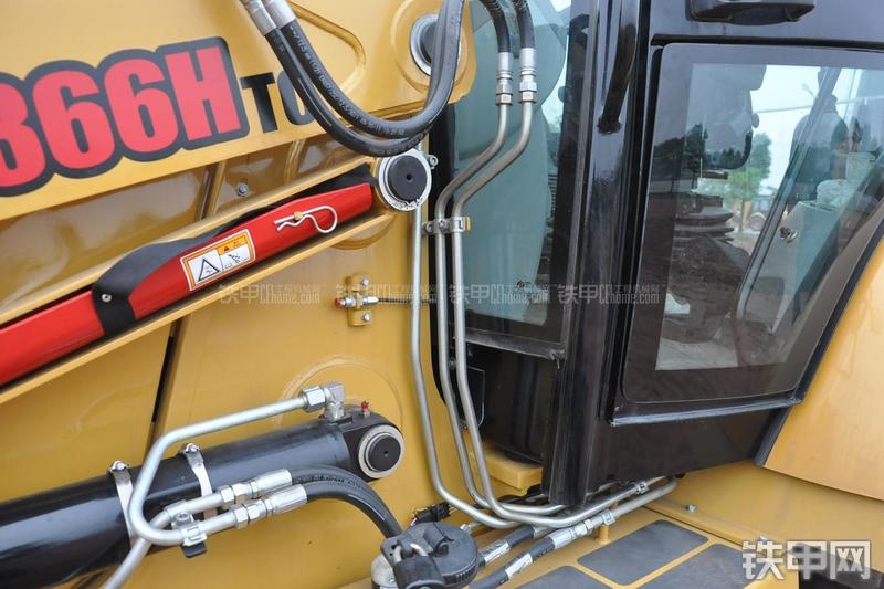 成工866HTC(可伸缩挖掘臂)挖掘装载机局部