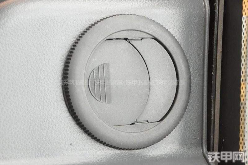 成工ZL50D-3装载机局部