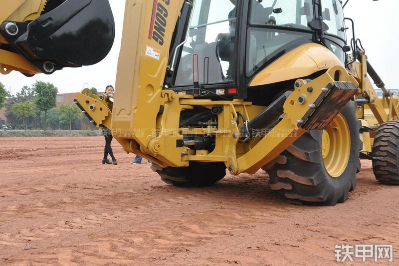 成工866HTC(可伸缩挖掘臂)挖掘装载机局部