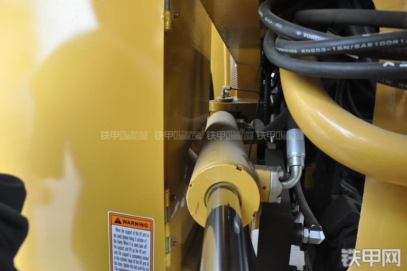 成工CG990H装载机局部