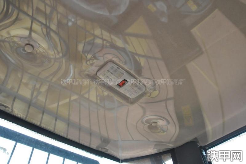 成工ZL50D-3装载机局部