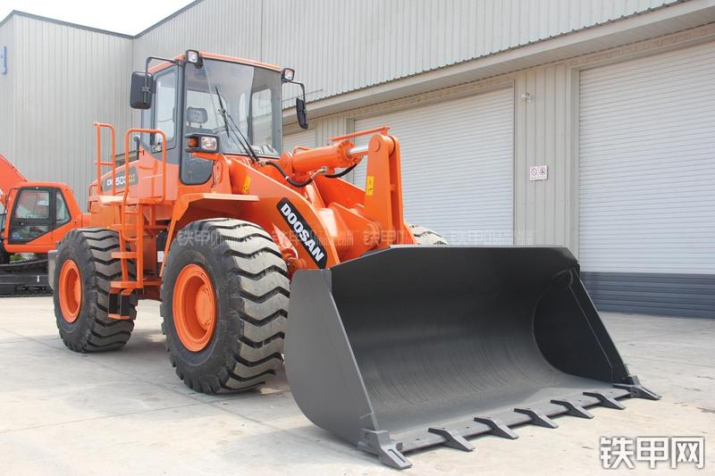 迪万伦DL503GOLD装载机整机外观
