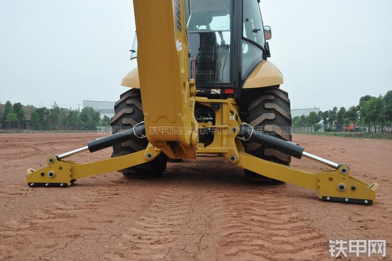 成工866HTC(可伸缩挖掘臂)挖掘装载机局部