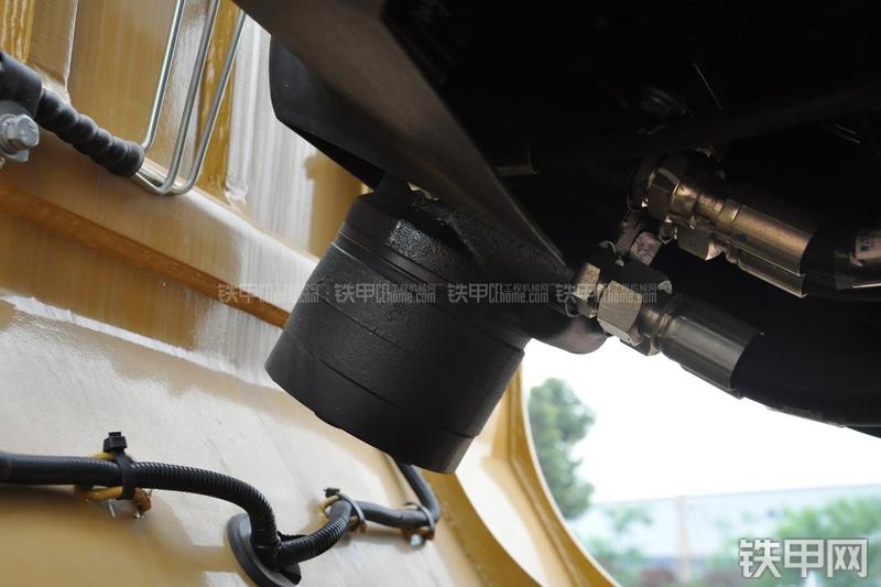 成工ZL50D-3装载机局部