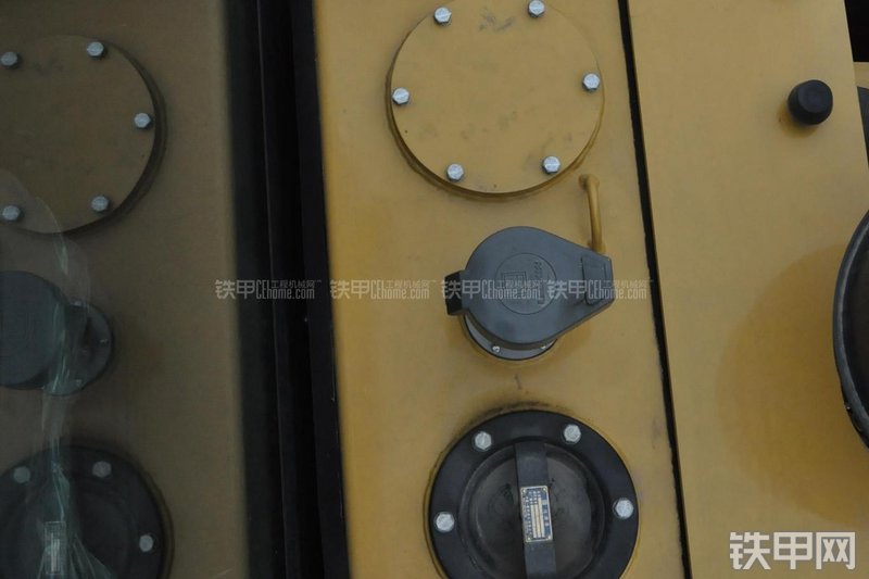 成工ZL50D-3装载机局部